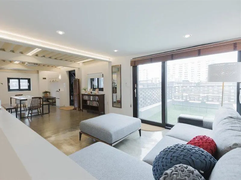 Sio Hostel L-Suite location